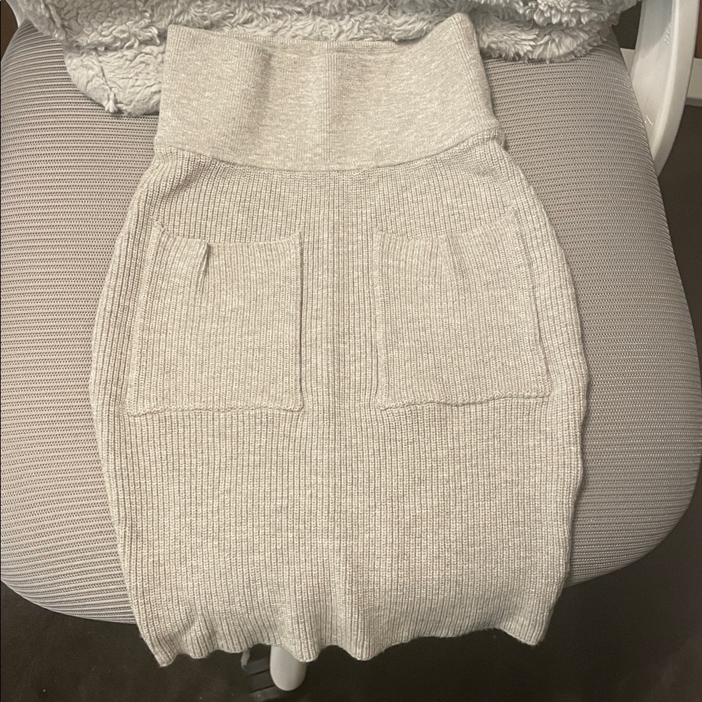 Wilfred Free Heather Gray Knit Skirt
